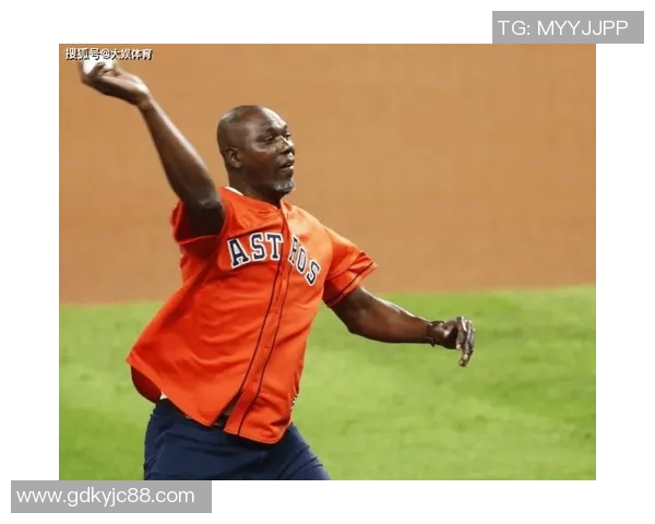 穿上中筒袜的足球巨星们 展现独特风格与实力的运动标配